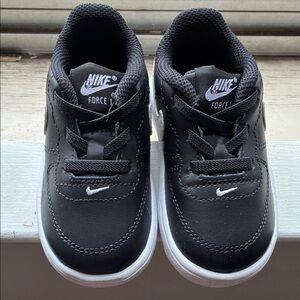 Nike Infant/Toddler Black and White Sneakers